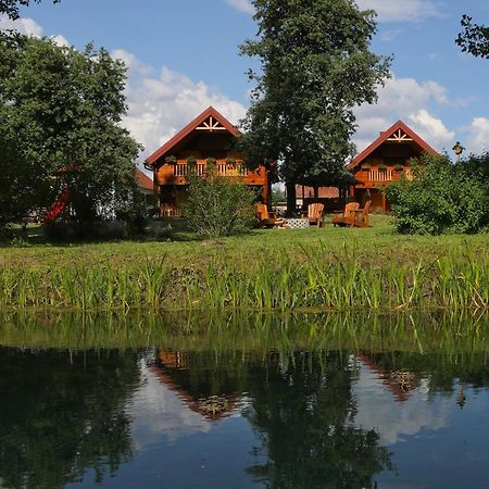 Riverside Apartments Otočac Eksteriør billede