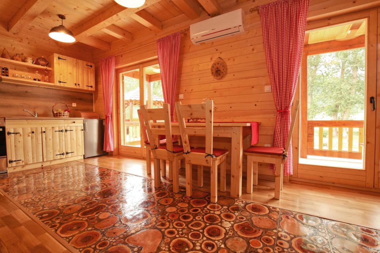 Riverside Apartments Otočac Eksteriør billede