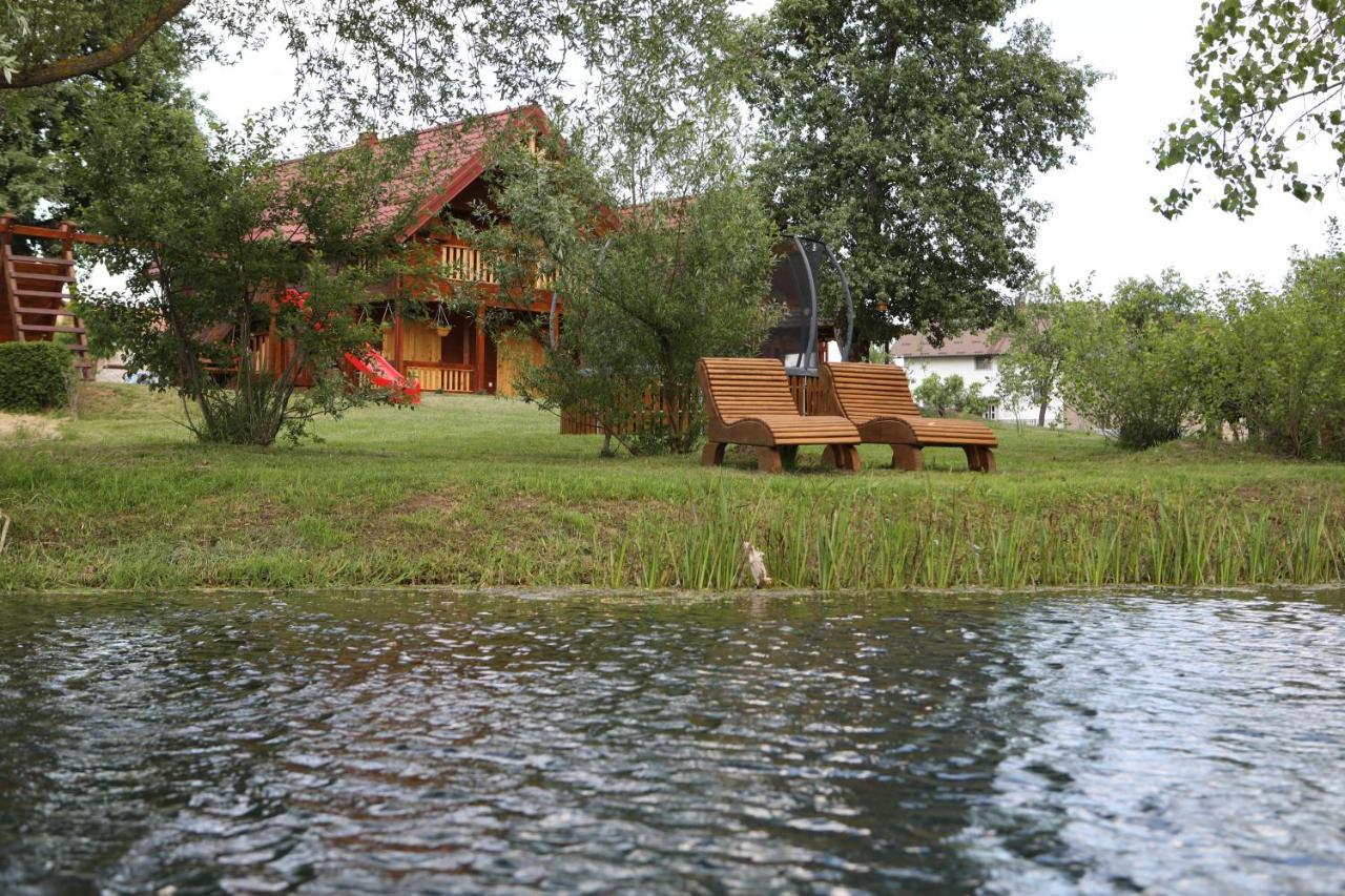 Riverside Apartments Otočac Eksteriør billede