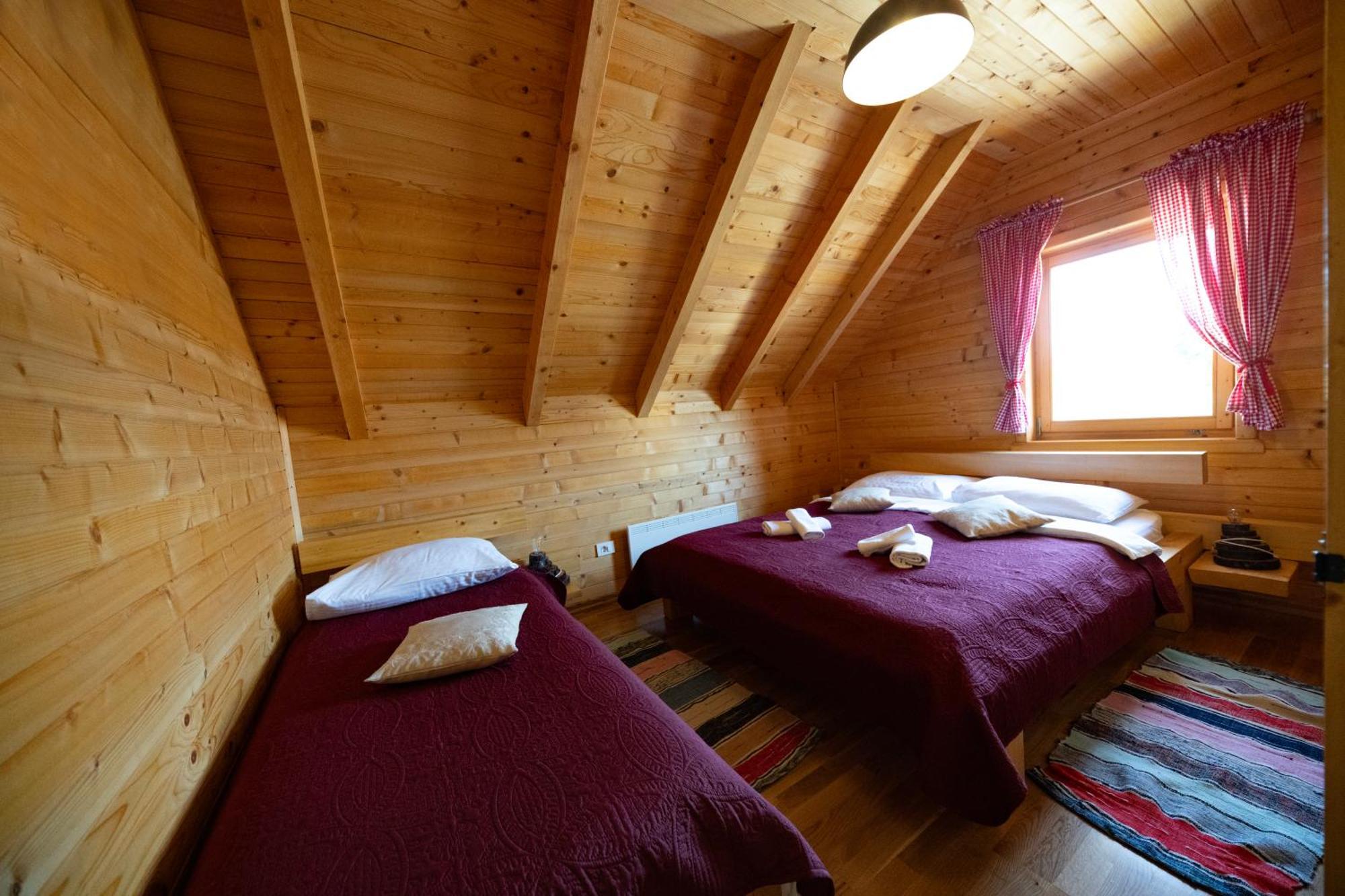 Riverside Apartments Otočac Eksteriør billede