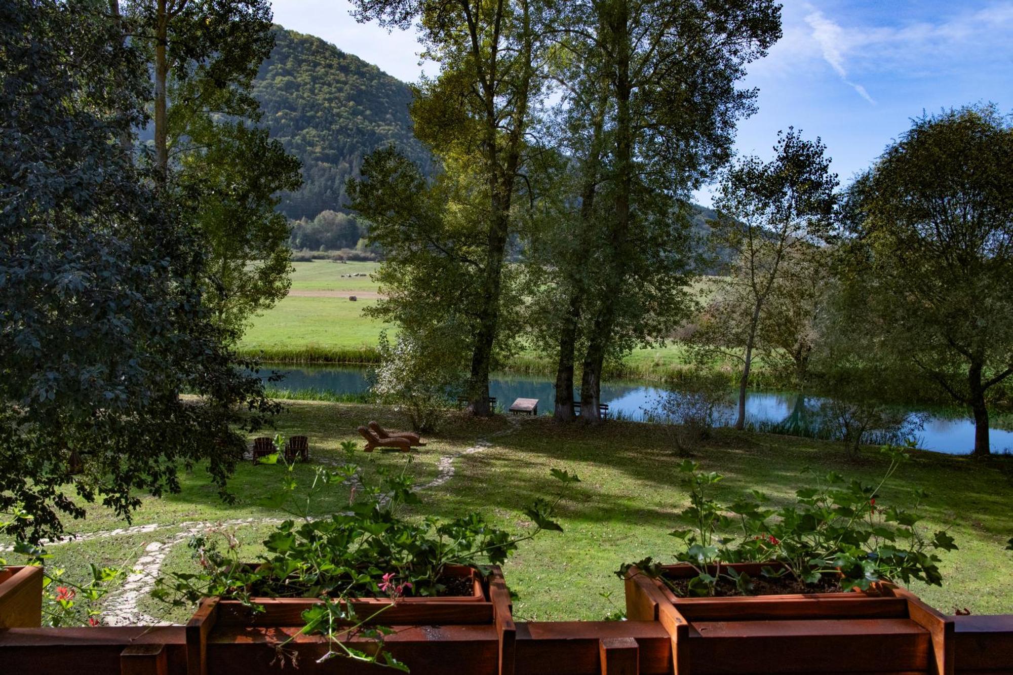 Riverside Apartments Otočac Eksteriør billede